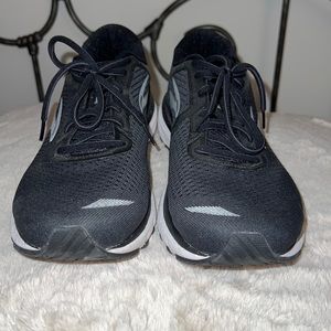 Brooks Adrenaline GTS 20 Size 10.5 Womens